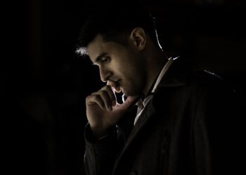 gondolkozó üzletember