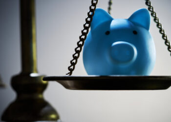 malacpersely kétnyelű mérlegen