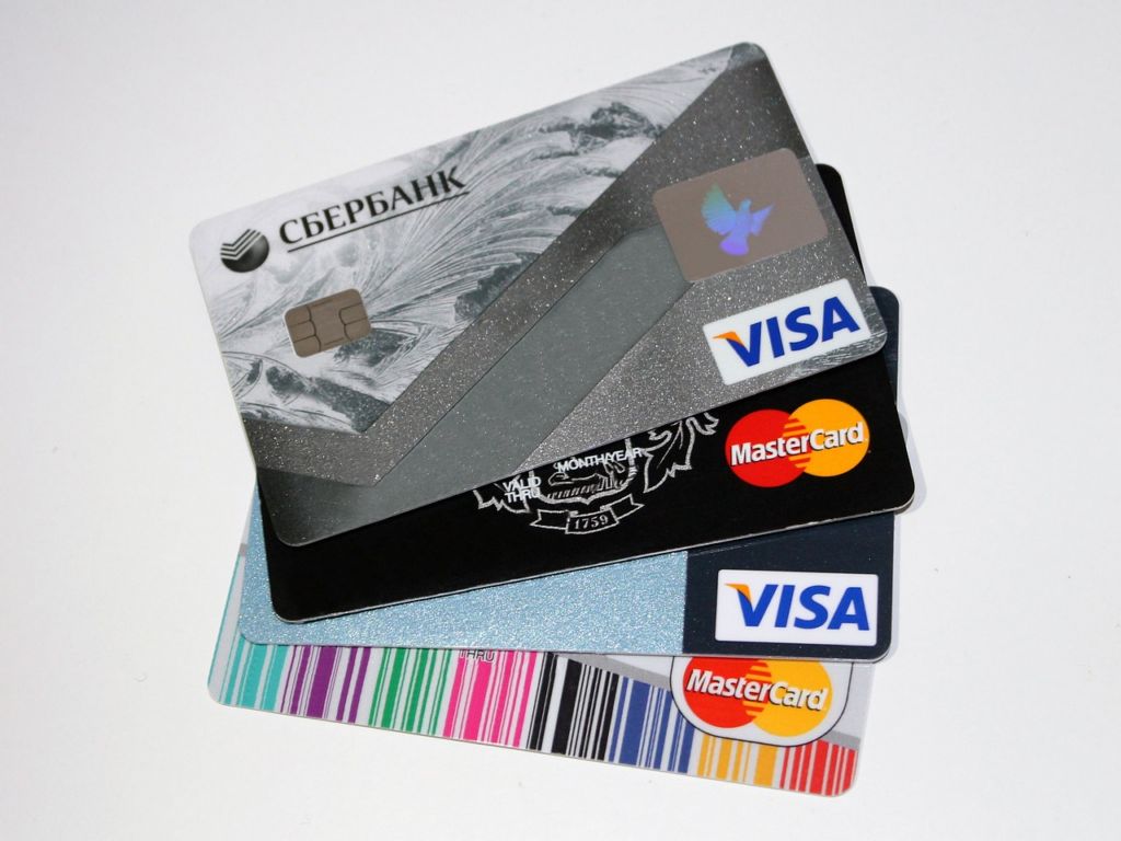 Visa éS MasterCard bankkártyák