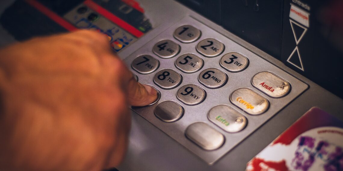 készpénzfelvétel bankautomatából