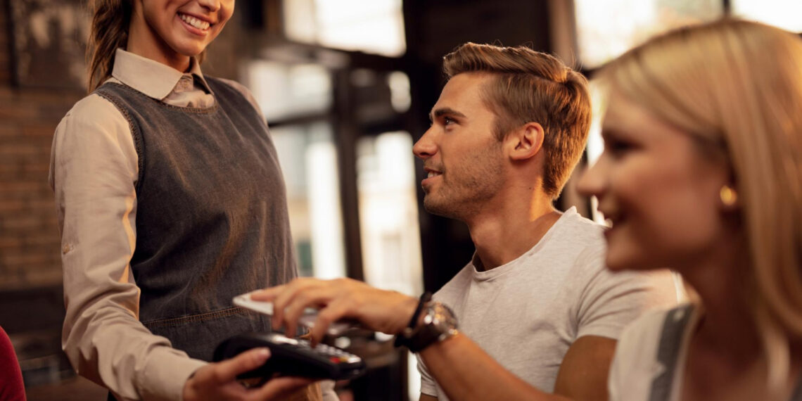 Hogyan fizessünk külföldön? Pénzügyi tippek a nyaraláshoz