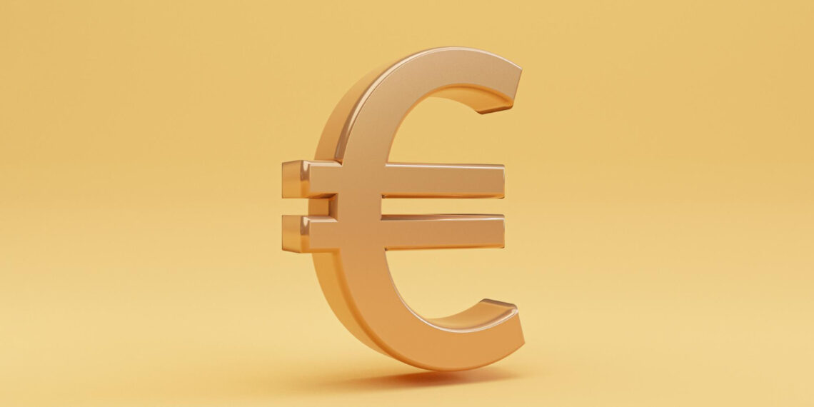 Erősödött a forint – váltsunk most eurót a nyaralásra?