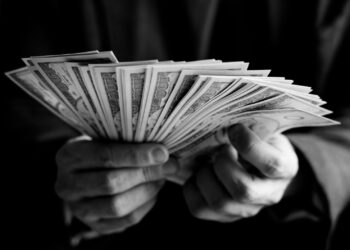 2027-től jöhet a készpénzkorlát: nem mindent fizethetünk kp-ban